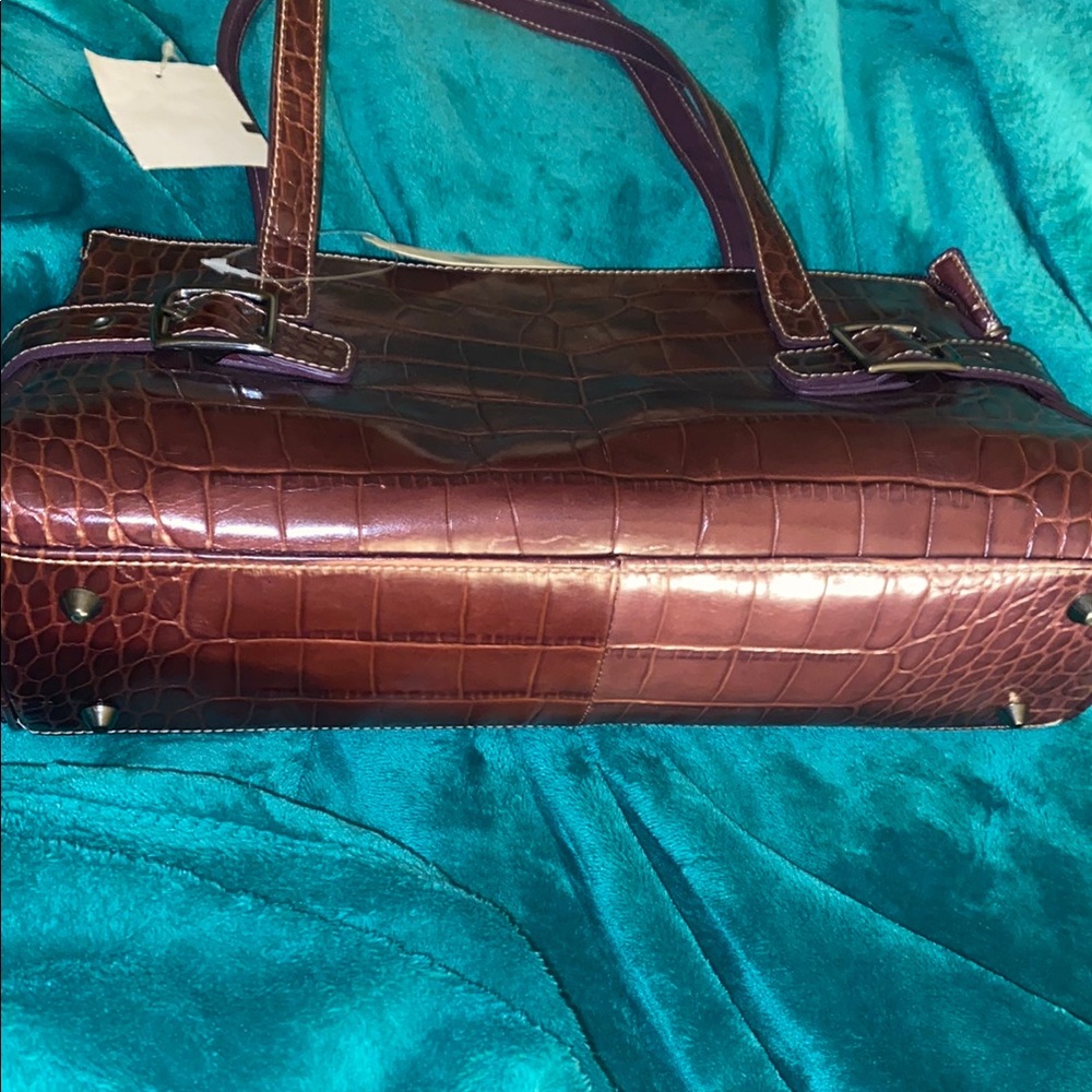 Elegant Crocodile-Embossed Burgundy Handbag